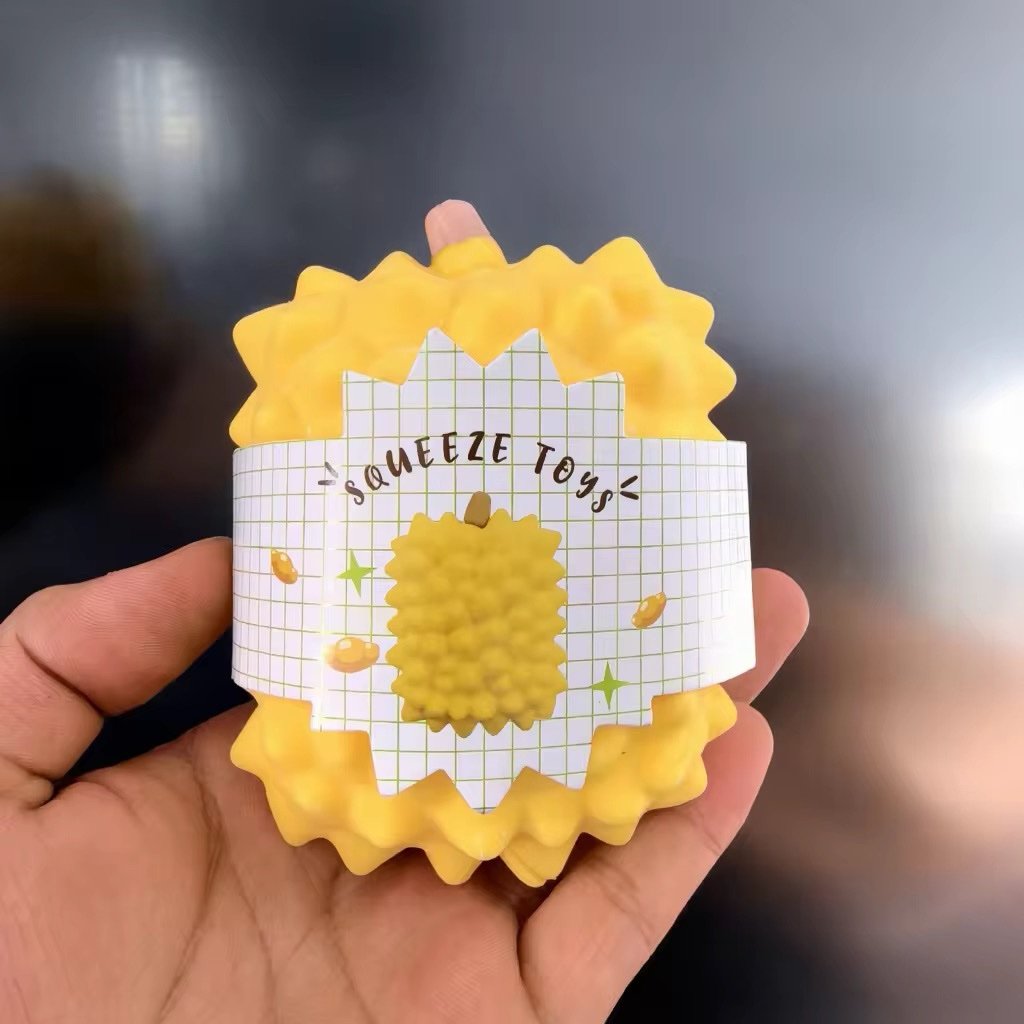 צעצוע מעיכה (Squeeze Toy) בעיצוב פרי הדוריאן – רך, מרגיע וכיפי – תמונה 2