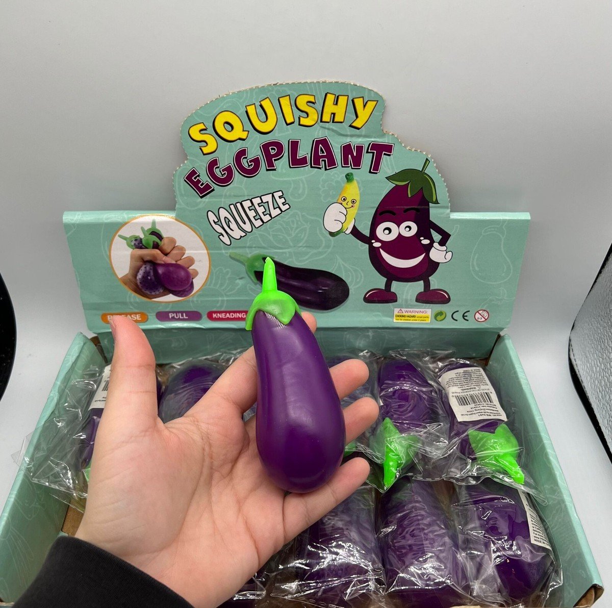 סקווישי חציל – Squishy Eggplant | כדור לחץ חציל מצחיק